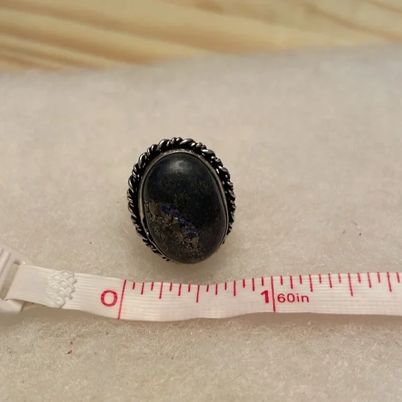 Size 7-7.5 blue Lapis Lazuli and sterling silver ring - Picture 3 of 7